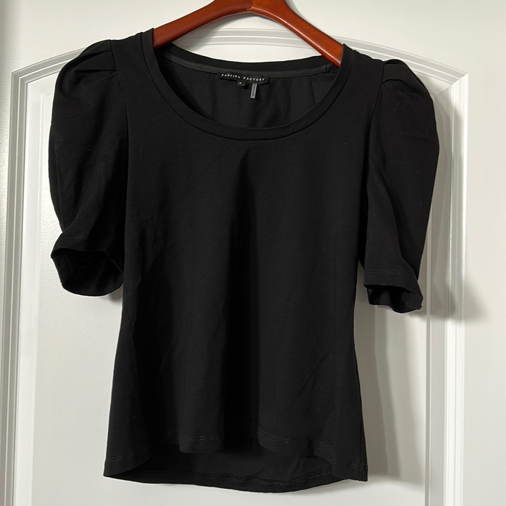 Puffed sleeve top semi crop